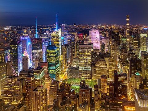 promotional-video-about-upskilling-networking-living-and-working-in-new-york-city.jpg image of new york city skyline promoting a video of Hunter College campus